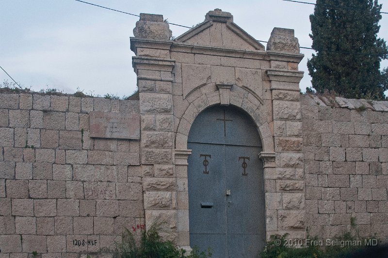 20100407_183433 D300.jpg - Doorway, Abu Tor